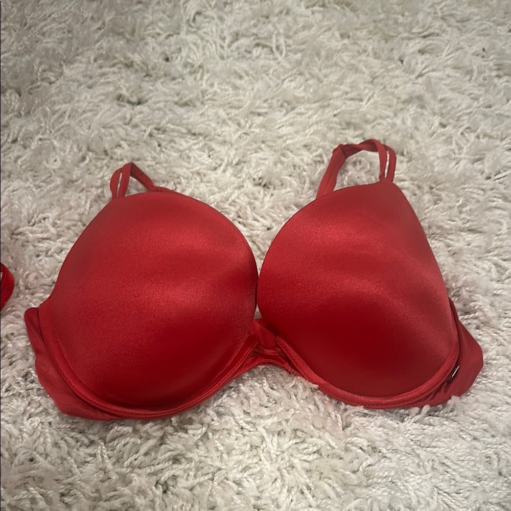 Victoria secret very sexy push up bra 34d